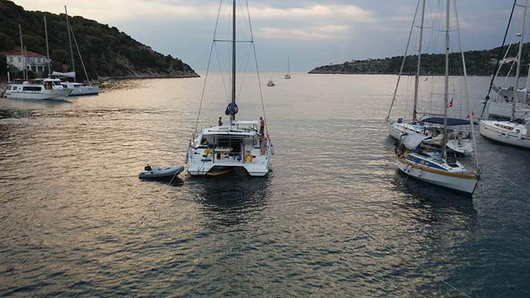 יאכטות עוגנות